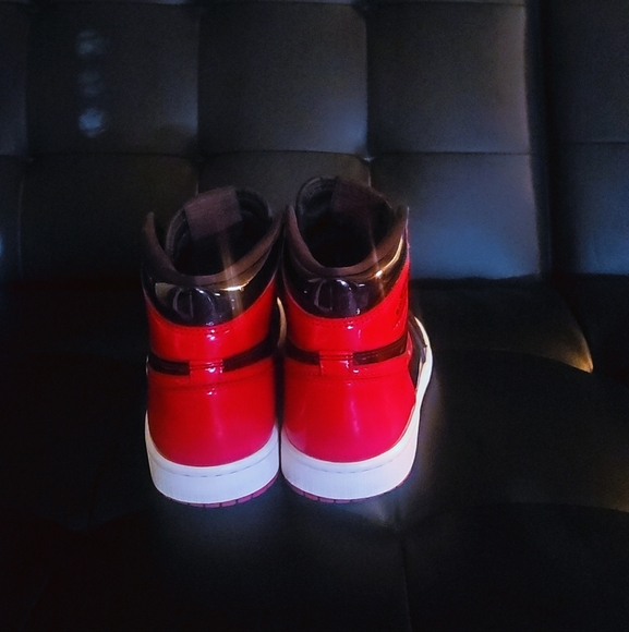 Jordan Retro 1's- High OG- (Red and Black)